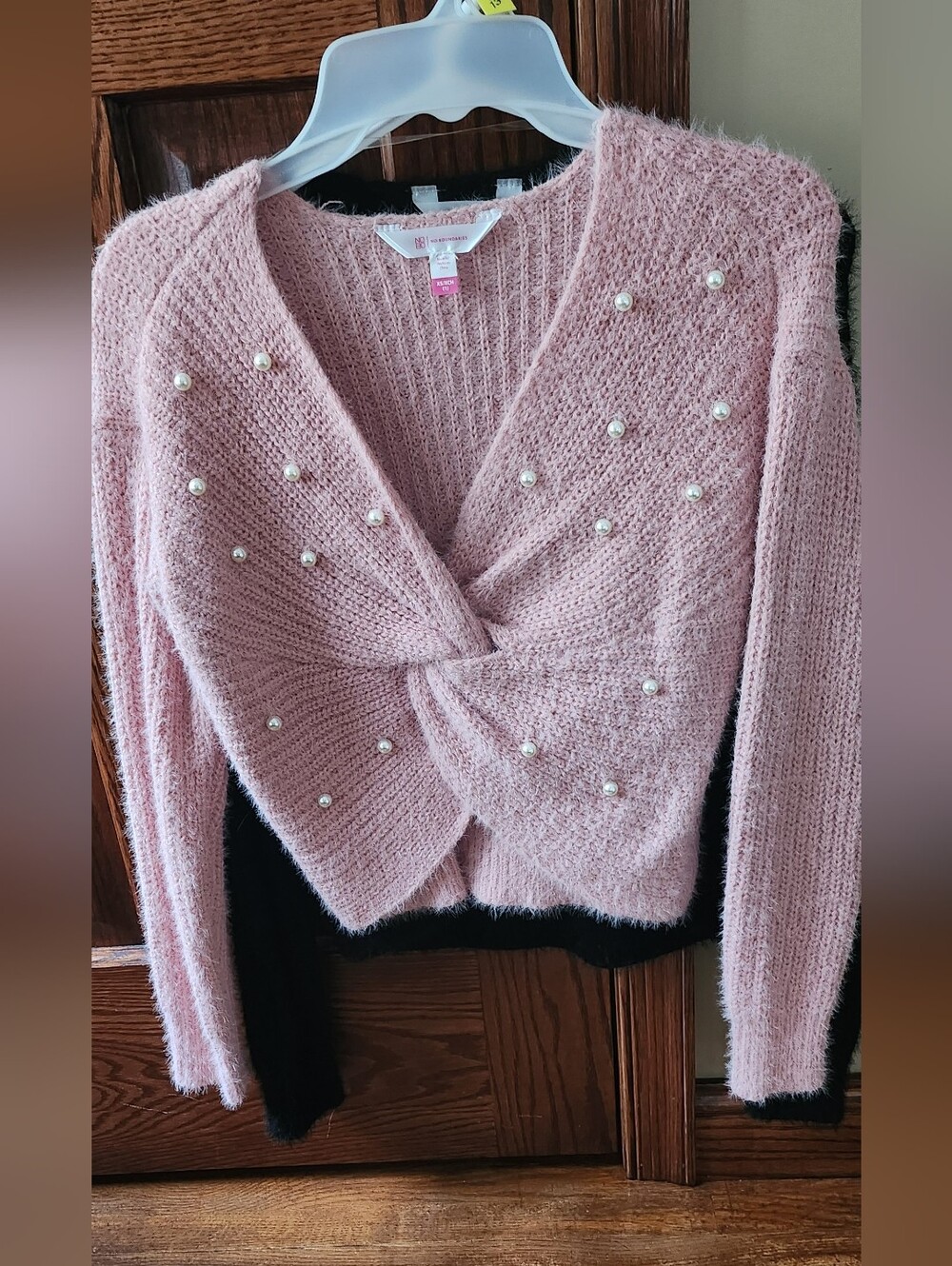Two sweaters. - Picture 2 of 8